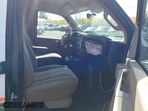 ✅ 2018 GMC Savana Cargo • VIN: 1GTW7AFG7J1322999 • Лот: 43589991. Опубликован ранее на IAAI с пробегом 105 777 миль. Бесплатный доступ к архиву аукционных продаж из США и подробный отчёт об истории автомобиля на DreamBid. Изображение 5.