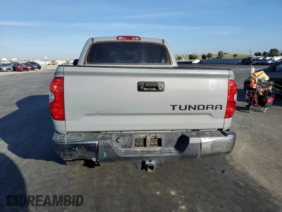 ✅ 2019 Toyota Tundra SR5 • VIN: 5TFDY5F13KX854563 • Lot: 90518715. Wystawiony na Copart z przebiegiem 67 985 mil. Bezpłatny archiwum sprzedaży aukcyjnych z USA i szczegółowy raport historii pojazdu na DreamBid. Zdjęcie 6.