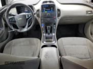 ✅ 2013 Chevrolet Volt • VIN: 1G1RE6E42DU110627 • Lot: 70928664. Wystawiony na Copart z przebiegiem 129 408 mil. Bezpłatny archiwum sprzedaży aukcyjnych z USA i szczegółowy raport historii pojazdu na DreamBid. Zdjęcie 8.