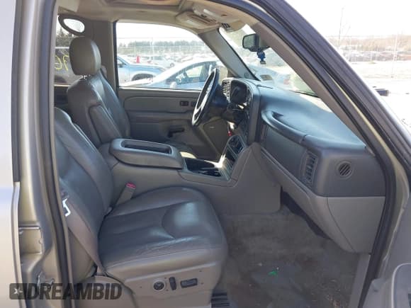 ✅ 2004 Chevrolet Suburban LS • VIN: 3GNFK16Z14G220272 • Лот: 41768348. Опубликован ранее на IAAI с пробегом 283 233 миль. Бесплатный доступ к архиву аукционных продаж из США и подробный отчёт об истории автомобиля на DreamBid. Изображение 5.