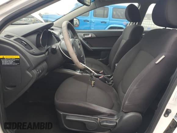 ✅ 2013 Kia Forte EX • VIN: KNAFU4A25D5671305 • Lot: 92894875. Wystawiony na Copart z przebiegiem 79 805 mil. Bezpłatny archiwum sprzedaży aukcyjnych z USA i szczegółowy raport historii pojazdu na DreamBid. Zdjęcie 7.