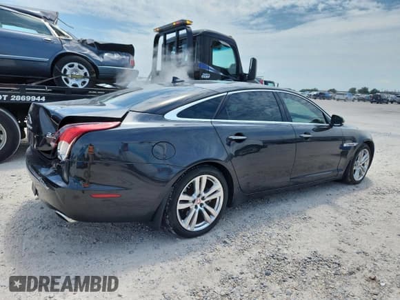 ✅ 2014 Jaguar XJ Portfolio • VIN: SAJWJ2GDXE8V62512 • Лот: 70047285. Опубликован ранее на Copart с пробегом 127 742 миль. Бесплатный доступ к архиву аукционных продаж из США и подробный отчёт об истории автомобиля на DreamBid. Изображение 3.
