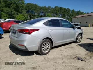 2022 Hyundai Accent SEL z VIN 3KPC24A67NE189827, wystawiony jako Copart lot #56940684 z przebiegiem 19 071 mil mil oraz Szkoda całkowita • Salvage title. Historia ofert i sprzedaży dostępna na DreamBid. Obrazek 3.
