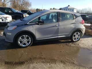 2020 Chevrolet Bolt EV LT z VIN 1G1FY6S0XL4114449, wystawiony jako Copart lot #40391804 z przebiegiem 21 088 mil mil oraz . Historia ofert i sprzedaży dostępna na DreamBid. Obrazek 1.