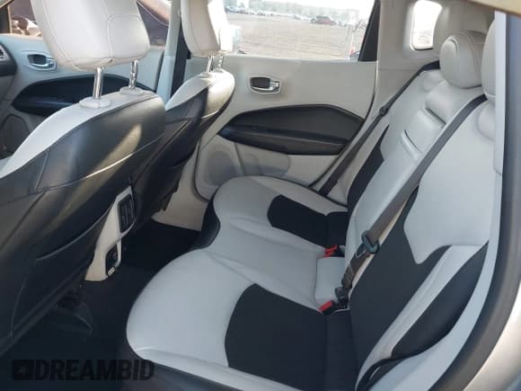 ✅ 2019 Jeep Compass Altitude • VIN: 3C4NJCBB0KT743606 • Lot: 41468490. Wystawiony na IAAI z przebiegiem 57 787 mil. Bezpłatny archiwum sprzedaży aukcyjnych z USA i szczegółowy raport historii pojazdu na DreamBid. Zdjęcie 8.