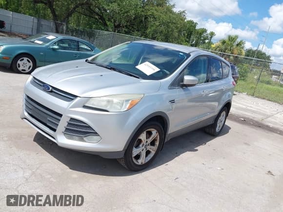 ✅ 2013 Ford Escape SE • VIN: 1FMCU0GX3DUA73538 • Lot: 42553358. Wystawiony na IAAI z przebiegiem 157 320 mil. Bezpłatny archiwum sprzedaży aukcyjnych z USA i szczegółowy raport historii pojazdu na DreamBid. Zdjęcie 2.