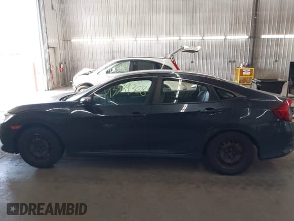 ✅ 2016 Honda Civic LX • VIN: 19XFC2F56GE040861 • Лот: 43329368. Опубликован ранее на IAAI с пробегом 125 450 миль. Бесплатный доступ к архиву аукционных продаж из США и подробный отчёт об истории автомобиля на DreamBid. Изображение 15.