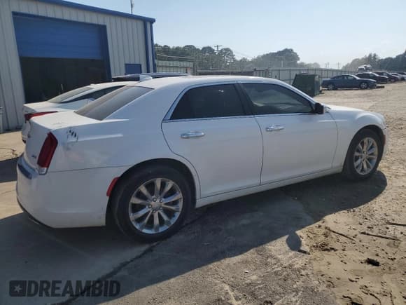 ✅ 2020 Chrysler 300 Limited • VIN: 2C3CCAKG5LH124502 • Lot: 69619945. Listed on Copart with 109,951 mi. Free auction sales archive from the USA and detailed vehicle history report at DreamBid. Image 3.