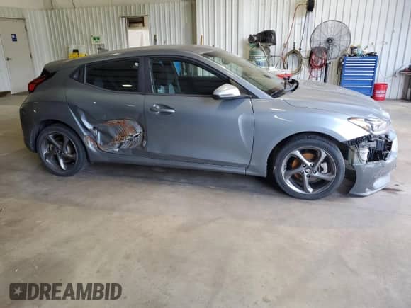 2019 Hyundai Veloster 2.0 с VIN KMHTG6AF3KU018563, выставлен на аукционе Copart как лот 74105094 с пробегом 75 578 миль миль и Списание • Salvage title. История ставок и продаж доступна на DreamBid. Изображение 4.