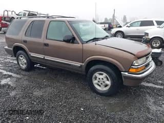 ✅ 2000 Chevrolet Blazer LT • VIN: 1GNDT13W1YK162399 • Lot: 41461888. Wystawiony na IAAI z przebiegiem 152 028 mil. Bezpłatny archiwum sprzedaży aukcyjnych z USA i szczegółowy raport historii pojazdu na DreamBid. Zdjęcie 1.