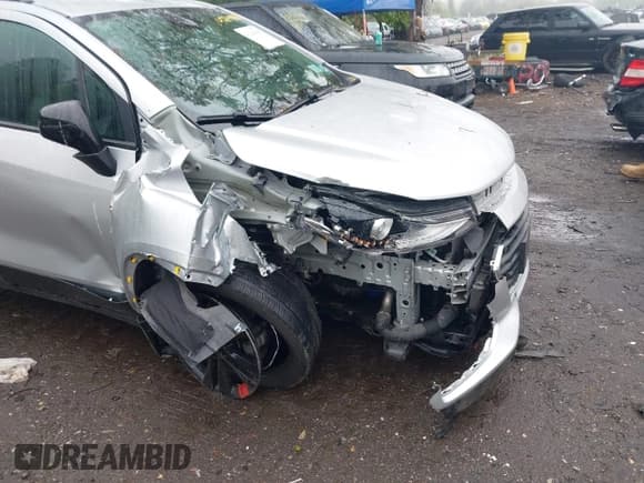 ✅ 2022 Chevrolet Trax LT • VIN: KL7CJPSM9NB507961 • Lot: 42249858. Wystawiony na IAAI z przebiegiem 53 737 mil. Bezpłatny archiwum sprzedaży aukcyjnych z USA i szczegółowy raport historii pojazdu na DreamBid. Zdjęcie 6.