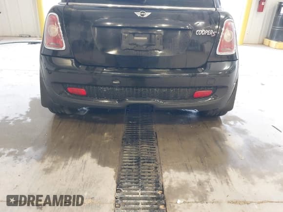 ✅ 2010 MINI Hardtop S • VIN: WMWMF7C52ATX43014 • Lot: 43685670. Listed on IAAI with 160,374 mi. Free auction sales archive from the USA and detailed vehicle history report at DreamBid. Image 6.