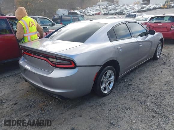 ✅ 2015 Dodge Charger SE • VIN: 2C3CDXBG4FH747971 • Lot: 43658374. Listed on IAAI with 220,885 mi. Free auction sales archive from the USA and detailed vehicle history report at DreamBid. Image 4.