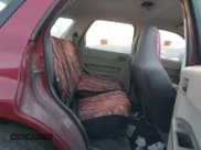 ✅ 2011 Ford Escape XLS • VIN: 1FMCU0C71BKB64922 • Lot: 43731210. Wystawiony na IAAI z przebiegiem 249 900 mil. Bezpłatny archiwum sprzedaży aukcyjnych z USA i szczegółowy raport historii pojazdu na DreamBid. Zdjęcie 8.