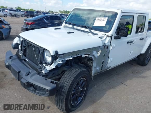✅ 2020 Jeep Gladiator Overland • VIN: 1C6HJTFGXLL180622 • Lot: 42565601. Listed on IAAI with 63,738 mi. Free auction sales archive from the USA and detailed vehicle history report at DreamBid. Image 6.