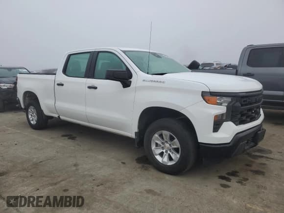 ✅ 2022 Chevrolet Silverado 1500 Work Truck • VIN: 1GCPAAEK2NZ529013 • Lot: 43654455. Wystawiony na Copart z przebiegiem 22 609 mil. Bezpłatny archiwum sprzedaży aukcyjnych z USA i szczegółowy raport historii pojazdu na DreamBid. Zdjęcie 4.