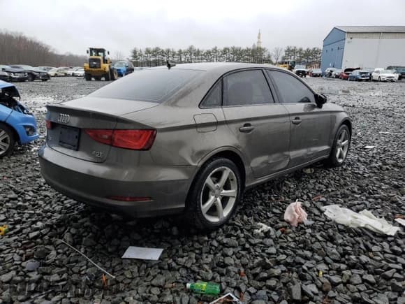 ✅ 2015 Audi S3 Premium Plus • VIN: WAUBFGFF0F1050425 • Lot: 43683943. Wystawiony na Copart z przebiegiem 104 077 mil. Bezpłatny archiwum sprzedaży aukcyjnych z USA i szczegółowy raport historii pojazdu na DreamBid. Zdjęcie 3.