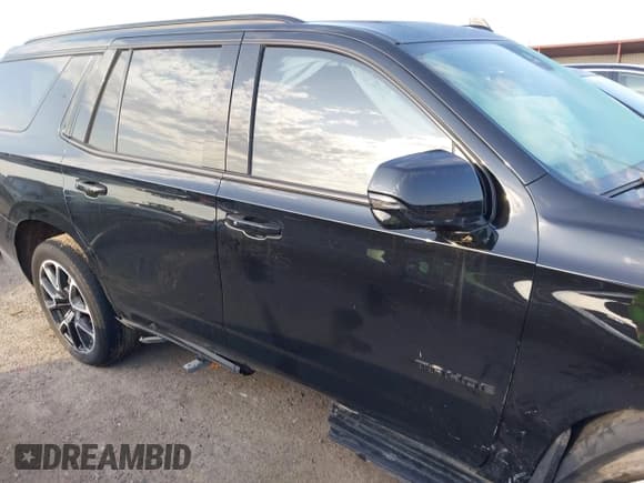 ✅ 2024 Chevrolet Tahoe RST • VIN: 1GNSCRKDXRR145972 • Lot: 42216403. Wystawiony na IAAI z przebiegiem 30 952 mil. Bezpłatny archiwum sprzedaży aukcyjnych z USA i szczegółowy raport historii pojazdu na DreamBid. Zdjęcie 14.