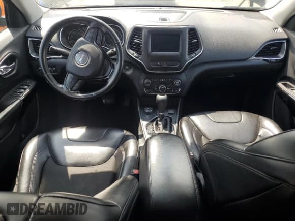 ✅ 2020 Jeep Cherokee Altitude • VIN: 1C4PJMLN5LD550818 • Lot: 60082645. Wystawiony na Copart z przebiegiem 121 428 mil. Bezpłatny archiwum sprzedaży aukcyjnych z USA i szczegółowy raport historii pojazdu na DreamBid. Zdjęcie 8.