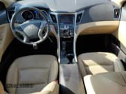 ✅ 2013 Hyundai Sonata • VIN: KMHEC4A41DA097145 • Лот: 84930745. Опубликован ранее на Copart с пробегом 80 533 миль. Бесплатный доступ к архиву аукционных продаж из США и подробный отчёт об истории автомобиля на DreamBid. Изображение 8.