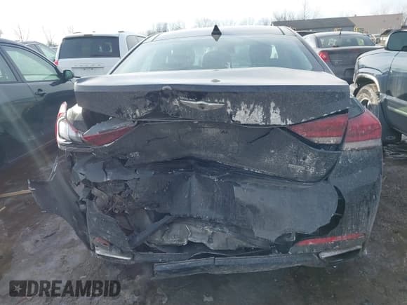 ✅ 2015 Hyundai Genesis 3.8L • VIN: KMHGN4JE7FU053471 • Lot: 41442809. Wystawiony na IAAI z przebiegiem 143 466 mil. Bezpłatny archiwum sprzedaży aukcyjnych z USA i szczegółowy raport historii pojazdu na DreamBid. Zdjęcie 16.