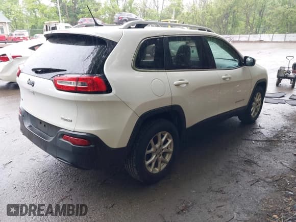 ✅ 2016 Jeep Cherokee 75th Anniversary • VIN: 1C4PJMCB4GW117832 • Lot: 42353597. Listed on IAAI with 109,327 mi. Free auction sales archive from the USA and detailed vehicle history report at DreamBid. Image 4.