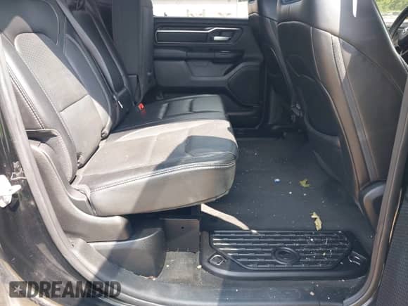 2020 Ram 1500 Rebel z VIN 1C6SRFLM8LN202602, wystawiony jako IAAI lot #42585757 z przebiegiem 46 177 mil mil oraz . Historia ofert i sprzedaży dostępna na DreamBid. Obrazek 8.