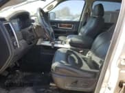 ✅ 2009 Dodge 1500 SLT • VIN: 1D3HV13T89S703922 • Lot: 52349215. Wystawiony na Copart z przebiegiem 303 264 mil. Bezpłatny archiwum sprzedaży aukcyjnych z USA i szczegółowy raport historii pojazdu na DreamBid. Zdjęcie 7.