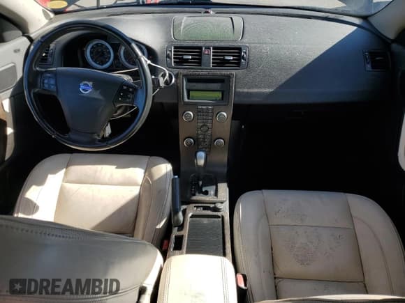 ✅ 2012 Volvo C70 T5 • VIN: YV1672MC9CJ126856 • Лот: 81956435. Опубликован ранее на Copart с пробегом 183 409 миль. Бесплатный доступ к архиву аукционных продаж из США и подробный отчёт об истории автомобиля на DreamBid. Изображение 8.