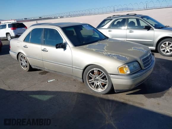 ✅ 1996 Mercedes-Benz C • VIN: WDBHA28E6TF411320 • Лот: 43389760. Опубликован ранее на IAAI с пробегом 177 700 миль. Бесплатный доступ к архиву аукционных продаж из США и подробный отчёт об истории автомобиля на DreamBid. Изображение 1.