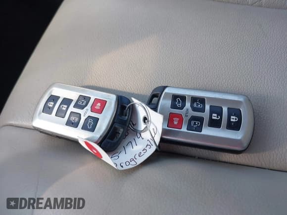 ✅ 2012 Toyota Sienna XLE • VIN: 5TDDK3DC5CS037659 • Lot: 42541352. Listed on IAAI with 128,378 mi. Free auction sales archive from the USA and detailed vehicle history report at DreamBid. Image 11.