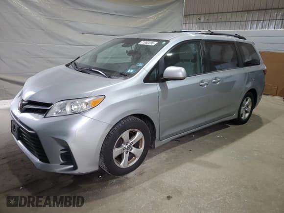 ✅ 2020 Toyota Sienna LE • VIN: 5TDKZ3DC2LS024158 • Лот: 71952205. Опубликован ранее на Copart с пробегом 193 403 миль. Бесплатный доступ к архиву аукционных продаж из США и подробный отчёт об истории автомобиля на DreamBid. Изображение 1.