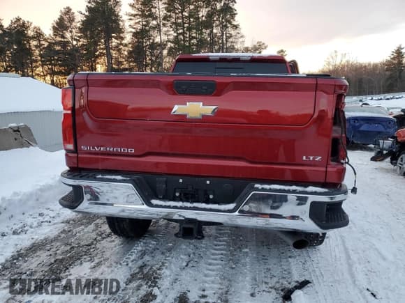 ✅ 2025 Chevrolet Silverado 2500HD • VIN: 1GC4KPE72SF101972 • Lot: 83872184. Listed on Copart with 1,973 mi. Free auction sales archive from the USA and detailed vehicle history report at DreamBid. Image 6.