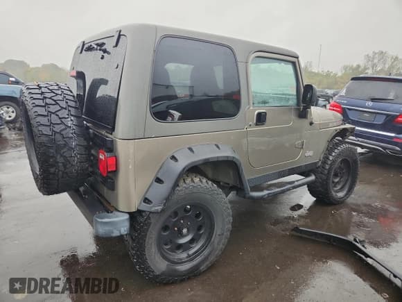 ✅ 2004 Jeep Wrangler Rubicon • VIN: 1J4FA69S14P800280 • Lot: 82372155. Wystawiony na Copart z przebiegiem 38 663 mil. Bezpłatny archiwum sprzedaży aukcyjnych z USA i szczegółowy raport historii pojazdu na DreamBid. Zdjęcie 3.