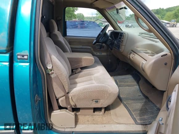 ✅ 1995 GMC Sierra 1500 • VIN: 1GTEC14K9SZ528472 • Lot: 42264927. Wystawiony na IAAI z przebiegiem 108 792 mil. Bezpłatny archiwum sprzedaży aukcyjnych z USA i szczegółowy raport historii pojazdu na DreamBid. Zdjęcie 5.