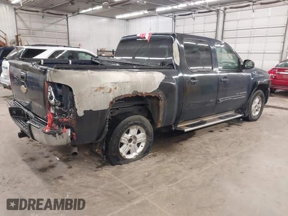 ✅ 2011 Chevrolet Silverado 1500 LT • VIN: 1GCPKSE35BF172550 • Lot: 43512735. Wystawiony na IAAI z przebiegiem 206 316 mil. Bezpłatny archiwum sprzedaży aukcyjnych z USA i szczegółowy raport historii pojazdu na DreamBid. Zdjęcie 4.