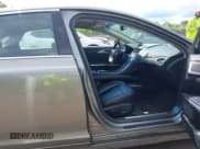 ✅ 2016 Lincoln MKZ Hybrid • VIN: 3LN6L2LU4GR630976 • Lot: 42160730. Wystawiony na IAAI z przebiegiem 244 723 mil. Bezpłatny archiwum sprzedaży aukcyjnych z USA i szczegółowy raport historii pojazdu na DreamBid. Zdjęcie 5.