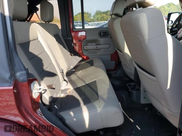 ✅ 2010 Jeep Wrangler Unlimited Sahara • VIN: 1J4BA5H11AL128127 • Лот: 82087515. Опубликован ранее на Copart с пробегом 147 029 миль. Бесплатный доступ к архиву аукционных продаж из США и подробный отчёт об истории автомобиля на DreamBid. Изображение 10.