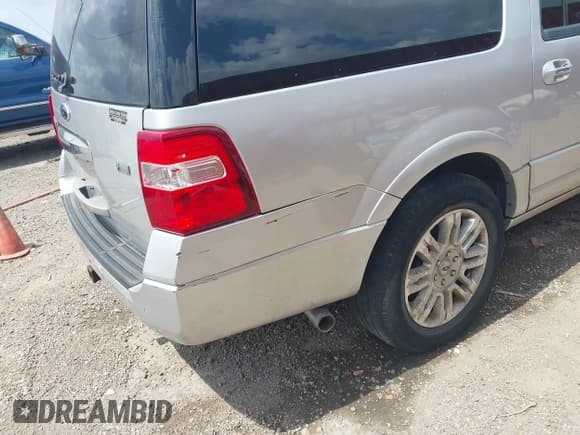 ✅ 2011 Ford Expedition Max Limited • VIN: 1FMJK2A52BEF55165 • Lot: 42467164. Listed on IAAI with 297,499 mi. Free auction sales archive from the USA and detailed vehicle history report at DreamBid. Image 6.