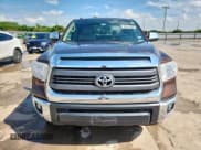 ✅ 2015 Toyota Tundra Limited • VIN: 5TFFY5F13FX182552 • Lot: 63811965. Wystawiony na Copart z przebiegiem 136 955 mil. Bezpłatny archiwum sprzedaży aukcyjnych z USA i szczegółowy raport historii pojazdu na DreamBid. Zdjęcie 5.