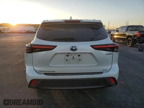 ✅ 2021 Toyota Highlander Hybrid XLE • VIN: 5TDGARAH4MS010179 • Lot: 93856255. Listed on Copart with Not provided. Free auction sales archive from the USA and detailed vehicle history report at DreamBid. Image 6.