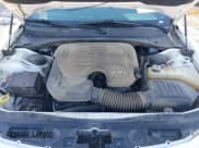 ✅ 2019 Chrysler 300 S • VIN: 2C3CCAGG8KH542723 • Lot: 41214612. Wystawiony na IAAI z przebiegiem Nie podano. Bezpłatny archiwum sprzedaży aukcyjnych z USA i szczegółowy raport historii pojazdu na DreamBid. Zdjęcie 10.