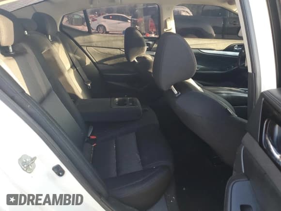 ✅ 2017 Nissan Maxima SL • VIN: 1N4AA6AP9HC391102 • Лот: 57220815. Опубликован ранее на Copart с пробегом 137 638 миль. Бесплатный доступ к архиву аукционных продаж из США и подробный отчёт об истории автомобиля на DreamBid. Изображение 10.