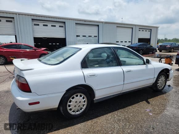✅ 1997 Honda Accord EX • VIN: 1HGCD5667VA138535 • Lot: 62082095. Wystawiony na Copart z przebiegiem 250 787 mil. Bezpłatny archiwum sprzedaży aukcyjnych z USA i szczegółowy raport historii pojazdu na DreamBid. Zdjęcie 3.