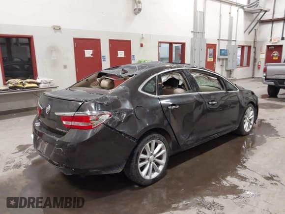 ✅ 2014 Buick Verano Group • VIN: 1G4PS5SK1E4135679 • Lot: 42701565. Wystawiony na IAAI z przebiegiem 105 400 mil. Bezpłatny archiwum sprzedaży aukcyjnych z USA i szczegółowy raport historii pojazdu na DreamBid. Zdjęcie 4.