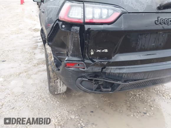 ✅ 2020 Jeep Cherokee Latitude • VIN: 1C4PJMCX9LD584410 • Lot: 41710754. Listed on IAAI with 73,325 mi. Free auction sales archive from the USA and detailed vehicle history report at DreamBid. Image 17.