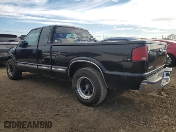 ✅ 2001 Chevrolet S-10 LS • VIN: 1GCCS19W518127849 • Лот: 83101934. Опубликован ранее на Copart с пробегом 187 161 миль. Бесплатный доступ к архиву аукционных продаж из США и подробный отчёт об истории автомобиля на DreamBid. Изображение 2.