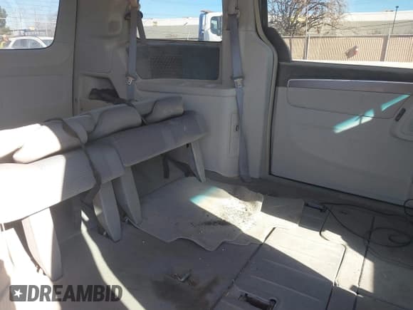 ✅ 2010 Volkswagen Routan S • VIN: 2V4RW4D14AR333122 • Лот: 41326090. Опубликован ранее на IAAI с пробегом 177 826 миль. Бесплатный доступ к архиву аукционных продаж из США и подробный отчёт об истории автомобиля на DreamBid. Изображение 8.