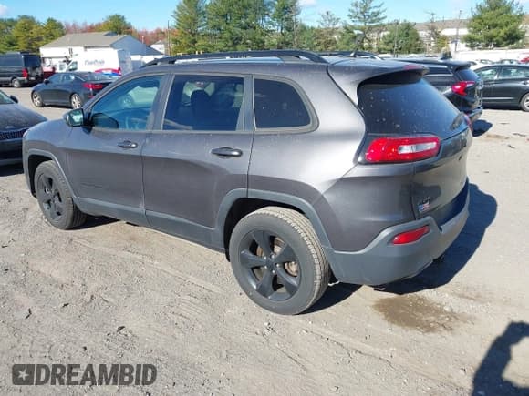 ✅ 2018 Jeep Cherokee Latitude • VIN: 1C4PJMCB5JD575754 • Lot: 43616882. Wystawiony na IAAI z przebiegiem 47 899 mil. Bezpłatny archiwum sprzedaży aukcyjnych z USA i szczegółowy raport historii pojazdu na DreamBid. Zdjęcie 3.