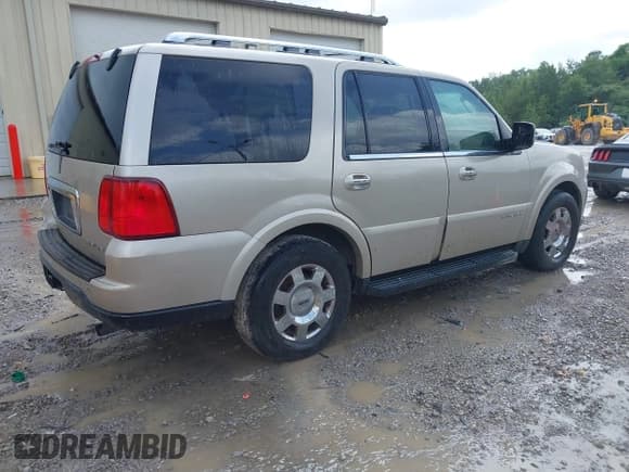 ✅ 2006 Lincoln Navigator Luxury • VIN: 5LMFU28526LJ13149 • Лот: 42546722. Опубликован ранее на IAAI с пробегом 207 895 миль. Бесплатный доступ к архиву аукционных продаж из США и подробный отчёт об истории автомобиля на DreamBid. Изображение 4.